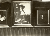 97238 Afbeelding van enkele schilderijen in de Tentoonstellingszaal van de Vereniging Voor de Kunst (Nobelstraat 12) te ...